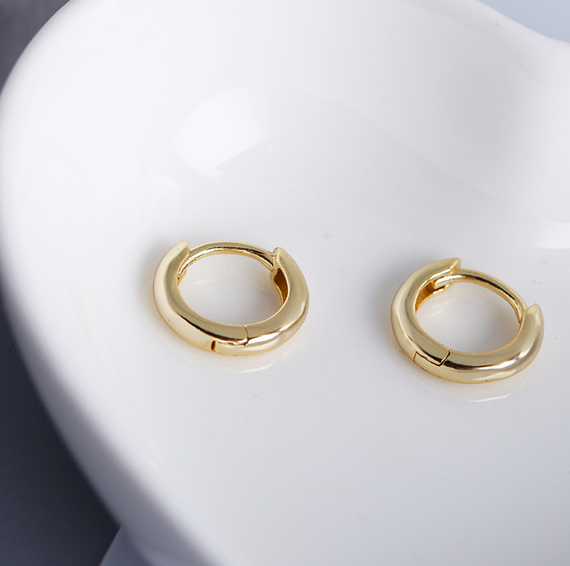Modern Chunky Gold Hoops for Women 2