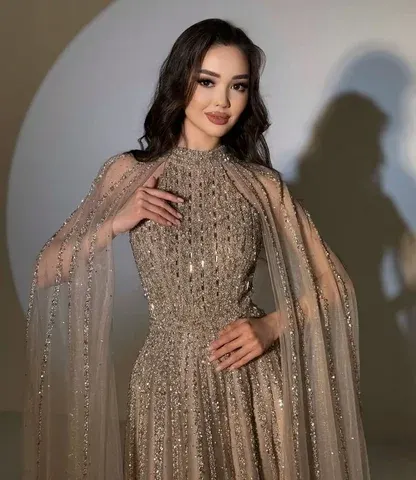Schulterfreies Abendkleid