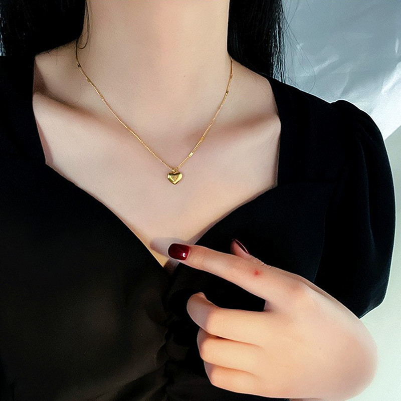 Women's Gold Heart Pendant Choker Necklace 3