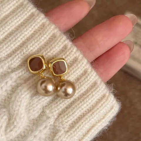 1 Pair French Vintage Square Pearl Brown Stud