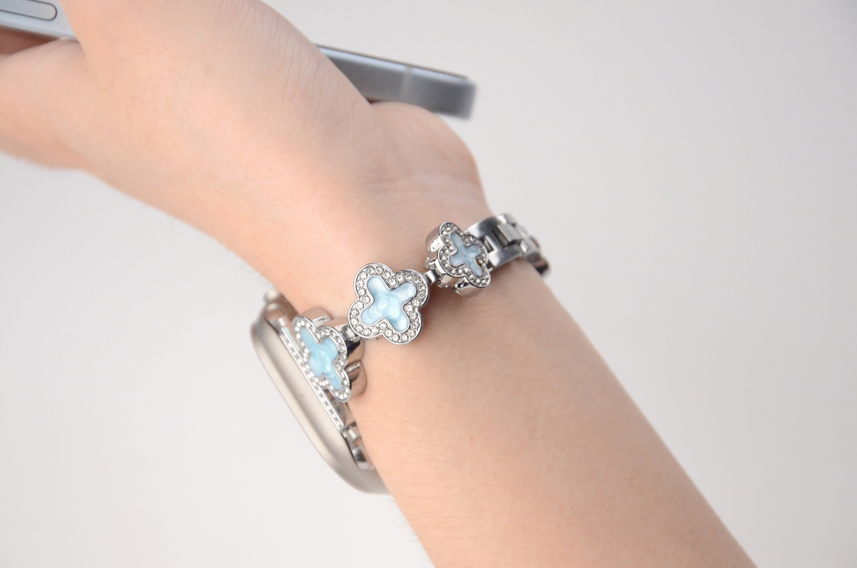 Elegant Artistic Four-leafed Clover Bracelet Watch Strap Women 4