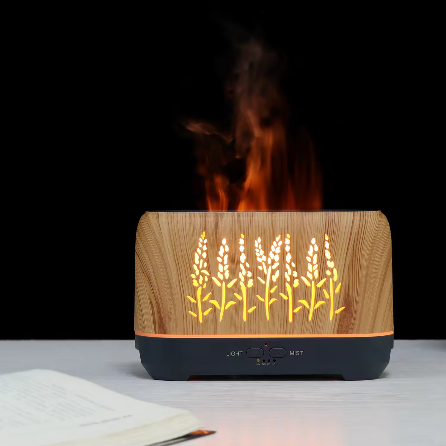 Aromatherapie-Diffuser im Holzdekor mit Flammenoptik