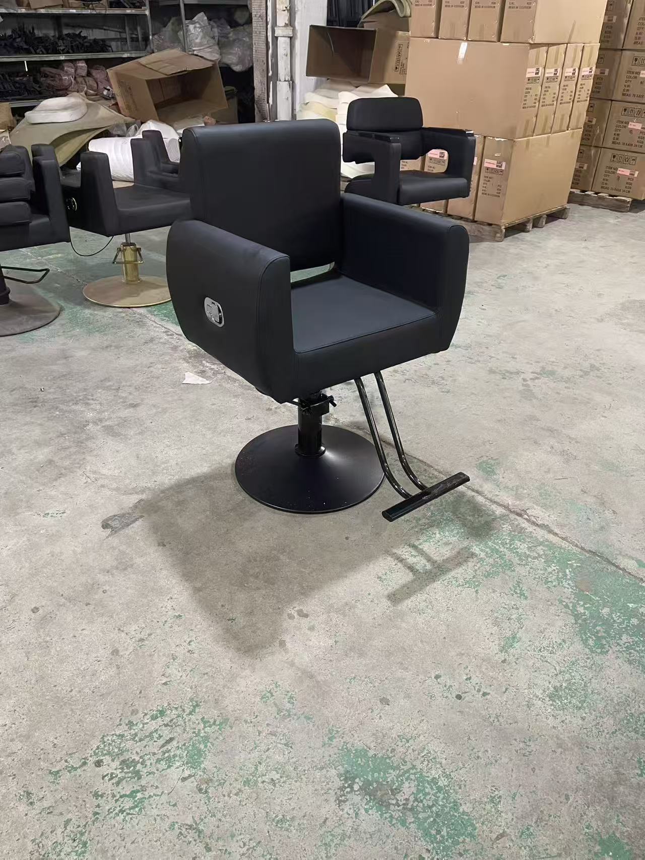 Schwarzer Friseurstuhl Metall Verstellbar Barbershop 2