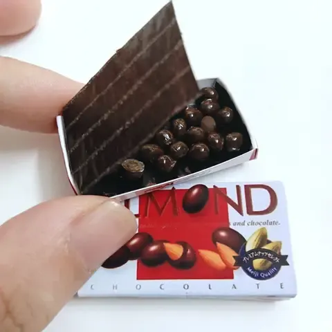 NEU 1 Box + Schokoladenkugeln im Maßstab 1:6