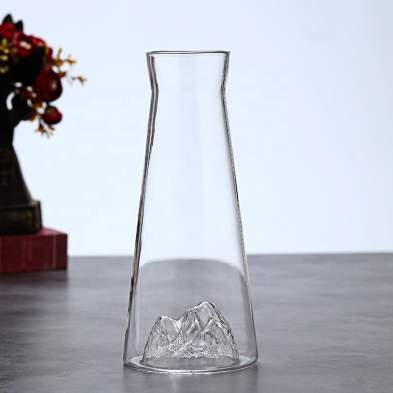 1 L Borosilicate Glass Mountain Water Carafe 2