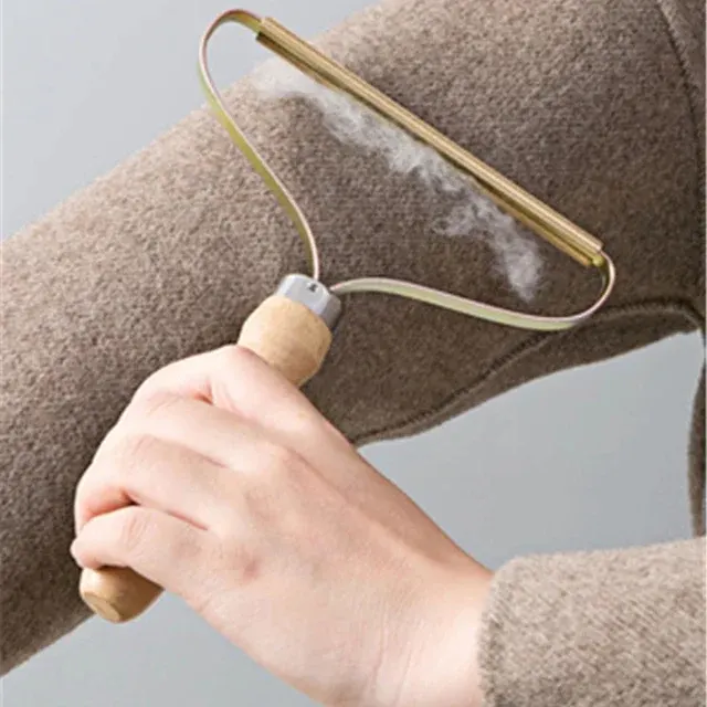 Manual Lint Remover for Pet Hair and Fabric 2