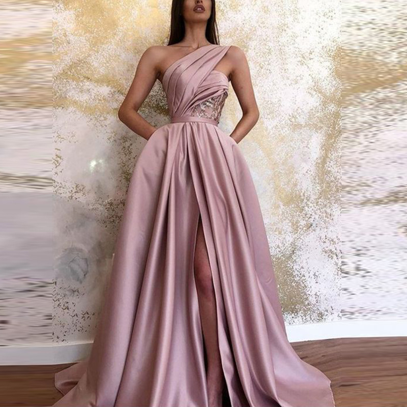 Abendkleid mit Schlitz