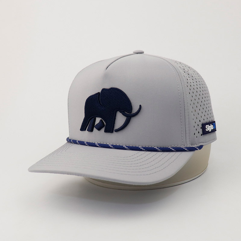 Atmungsaktive Sportcap mit Tierstickerei 3