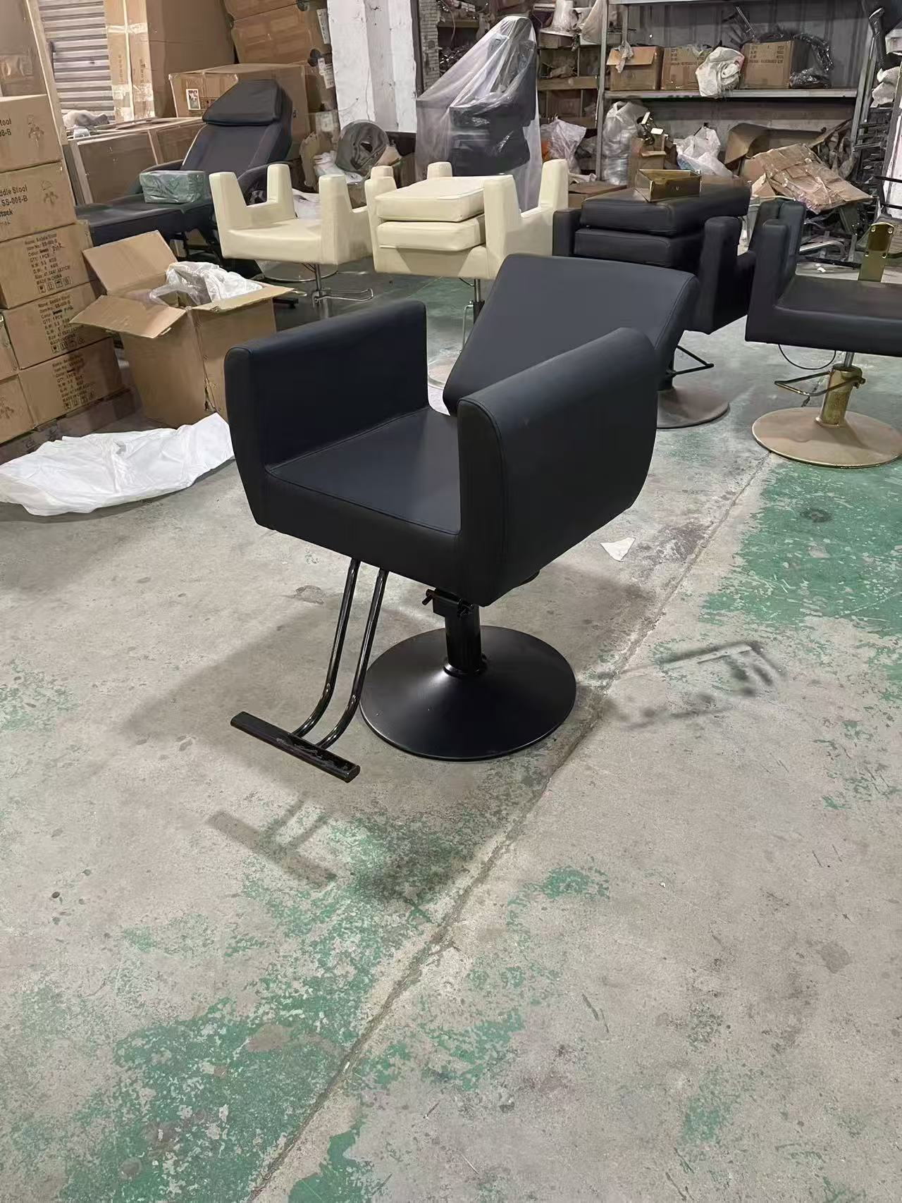 Schwarzer Friseurstuhl Metall Verstellbar Barbershop 4