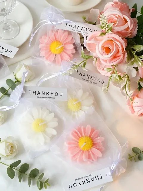 Daisy Candle in Gift Bag 4