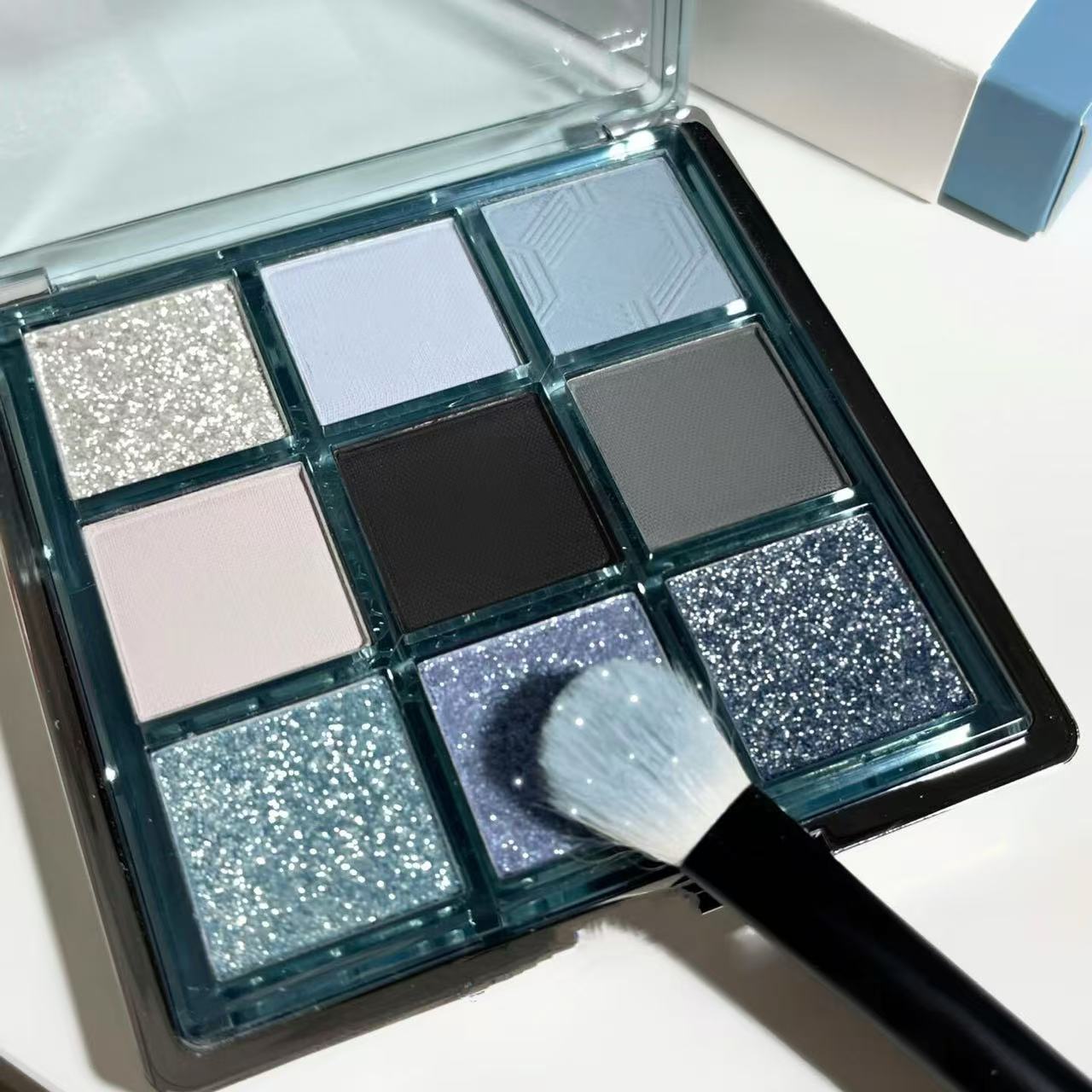 Low Saturation Ice Permeable Blue Smoked Eye Shadow