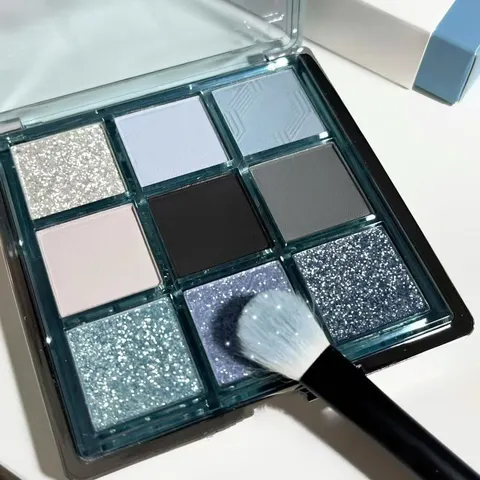 Low Saturation Ice Permeable Blue Smoked Eye Shadow