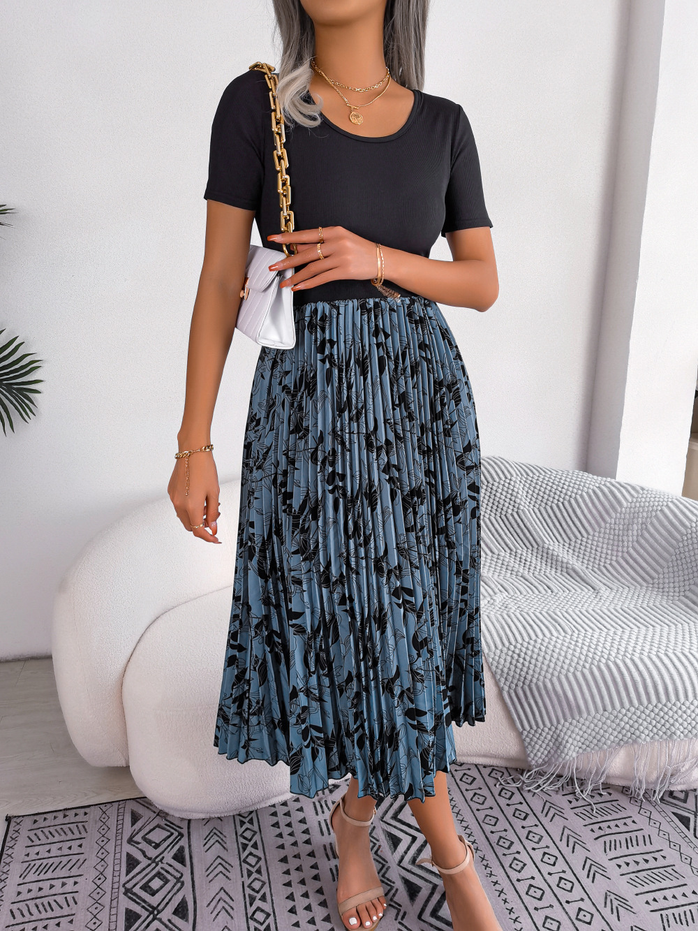 Midikleid mit Blätterdruck