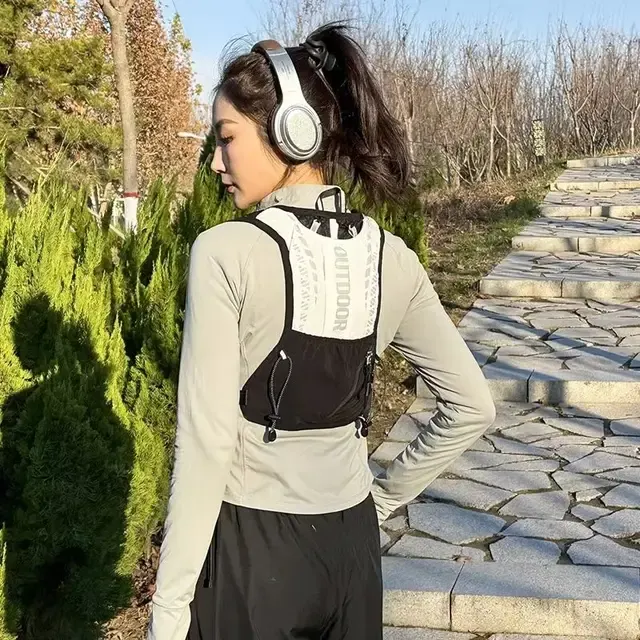Running Vest With Hydration Bladder 2