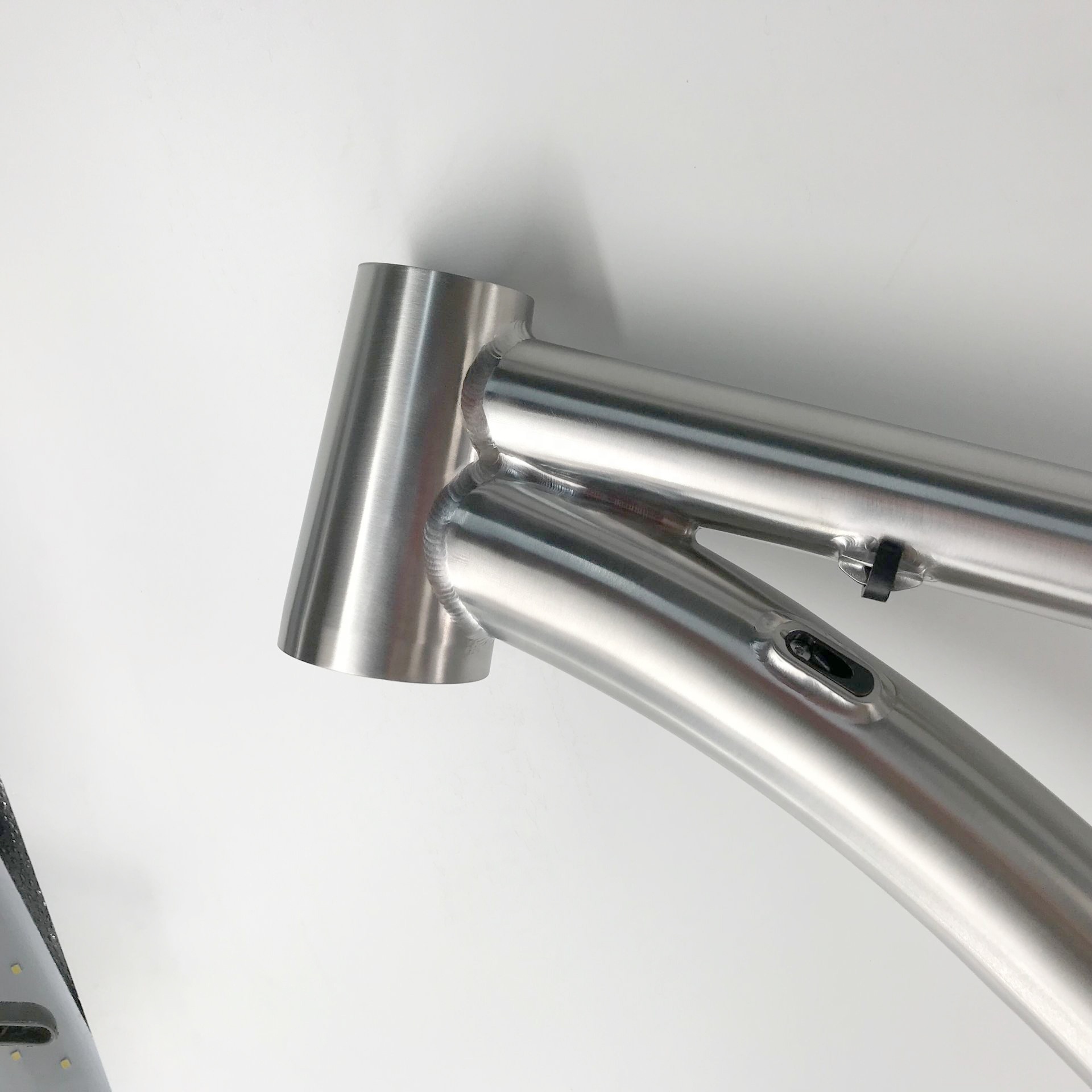 Titanium Hardtail Mountain Bike Frame for 29er Wheels 3