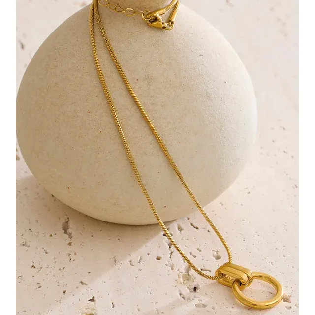 Round Pendant Necklace 2