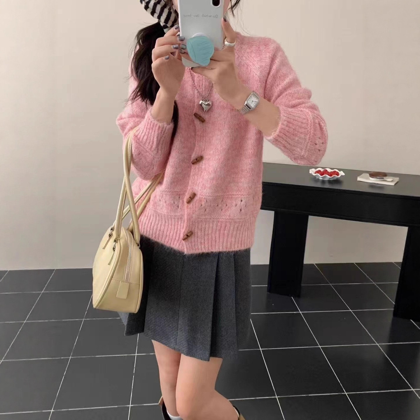 Knopf-Strickjacke