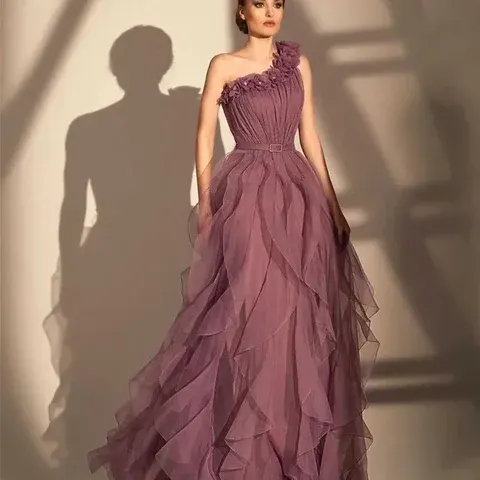One-Shoulder-Ballkleid