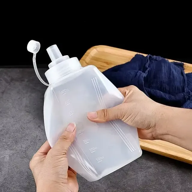 Squeeze Bottle for Sauces 3