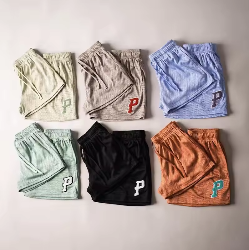 Retro Fitness-Shorts aus Polyester mit Kordel 3