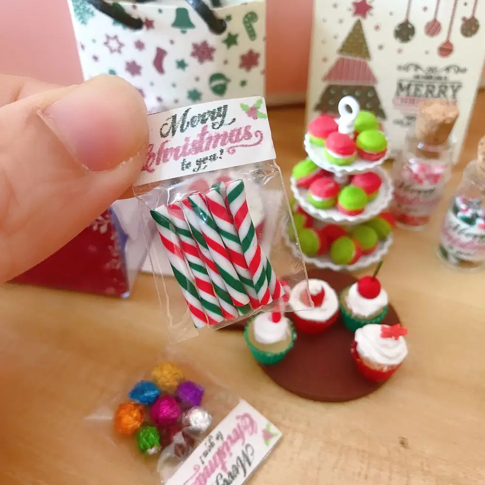 NEUES Süßes Puppenhaus im Maßstab 1:6 Miniatur-Weihnachtsgeschenk Mini-Cupcake-Süßigkeit 2