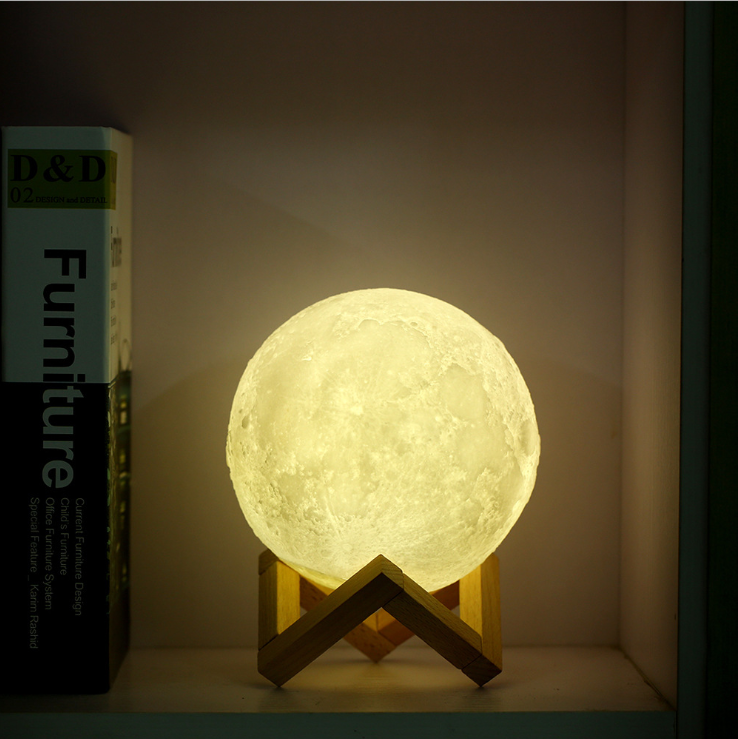 USB 3D-Printed Moon Lamp with Photo Print 4