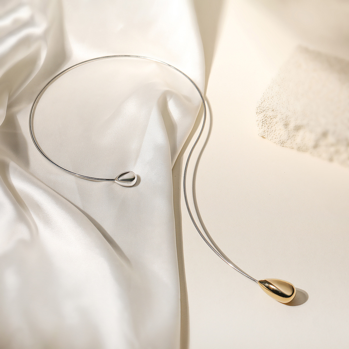 Wassertropfen-Choker aus Edelstahl in Gold 3