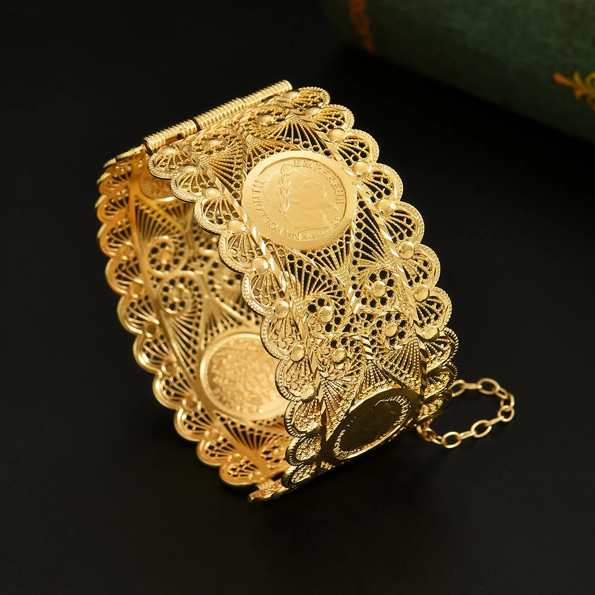 Armbandschmuck Einer Algerischen Braut mit Napoleon-Grafikmünzendesign Fein Geschnitzt 4