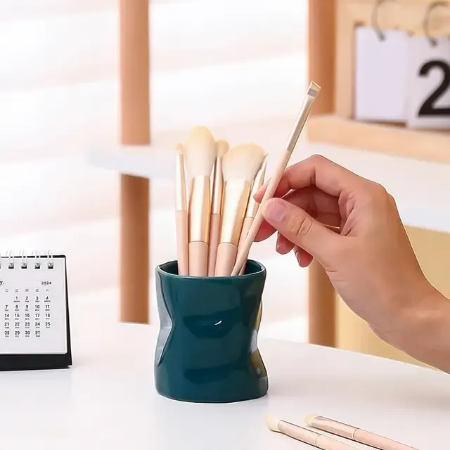 Body-Shaped Desk Makeup Brush Holder 3