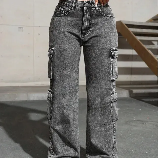 High-Waist Cargo Jeans 3