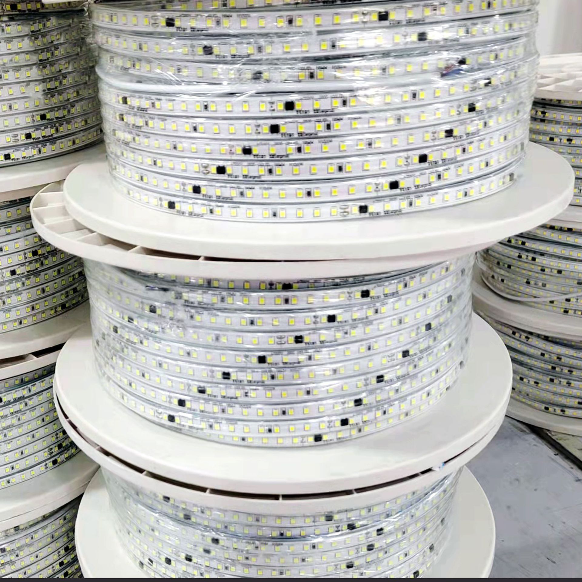 220V 2835 Flexible LED Strip Light 120LEDs SMD