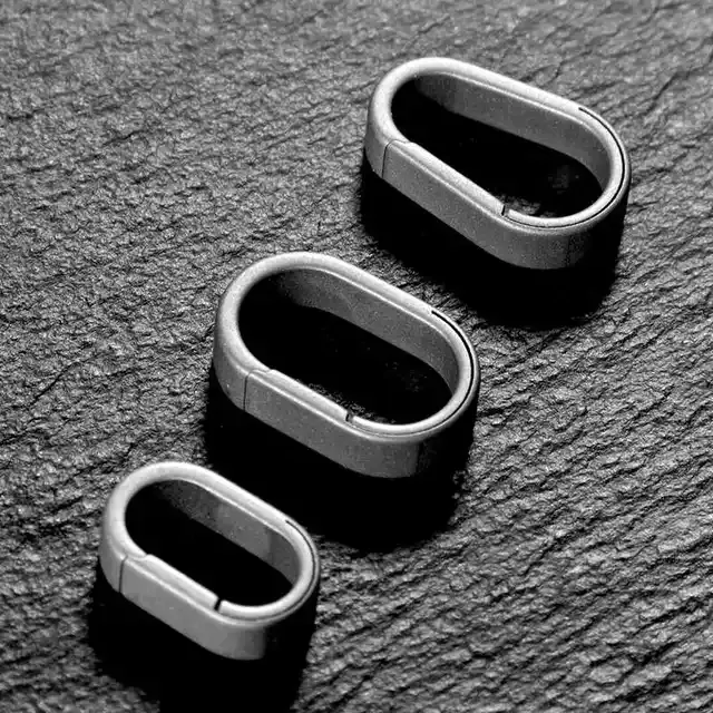 Black Titanium Quick-Release Keyring 2